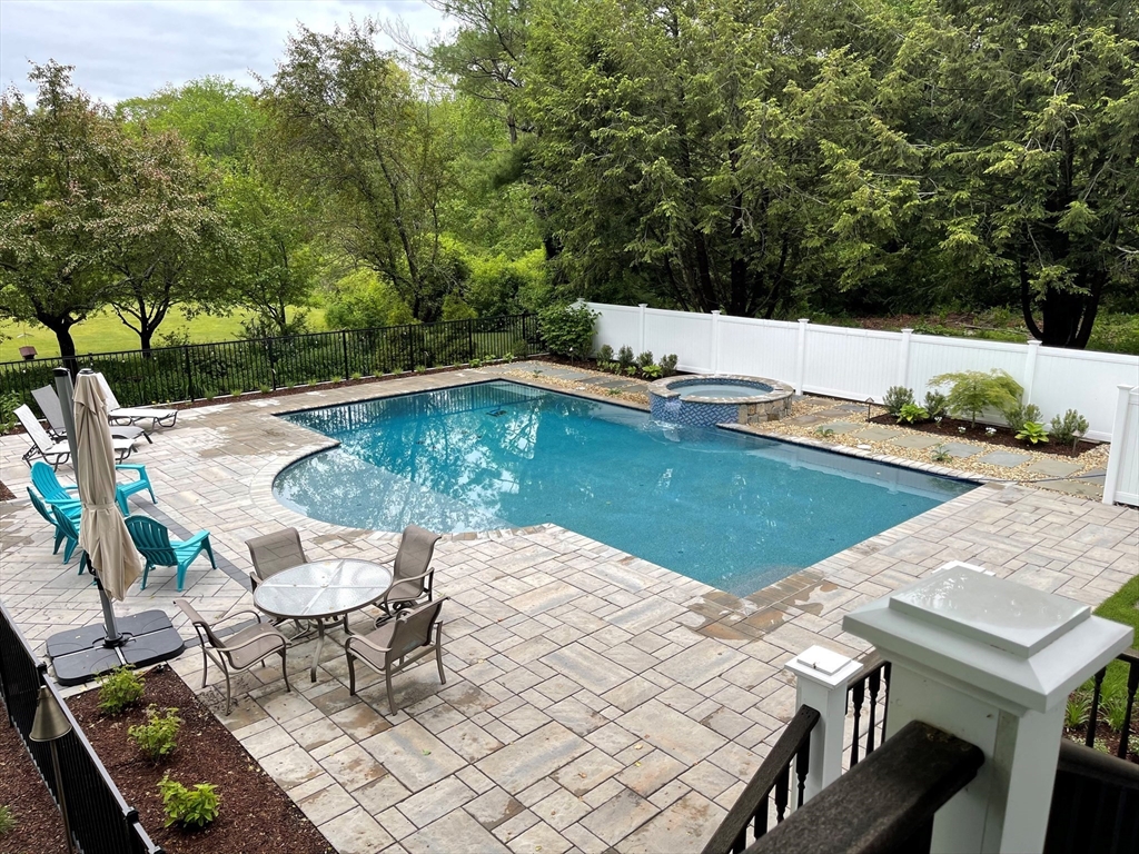 336 Lexington Rd