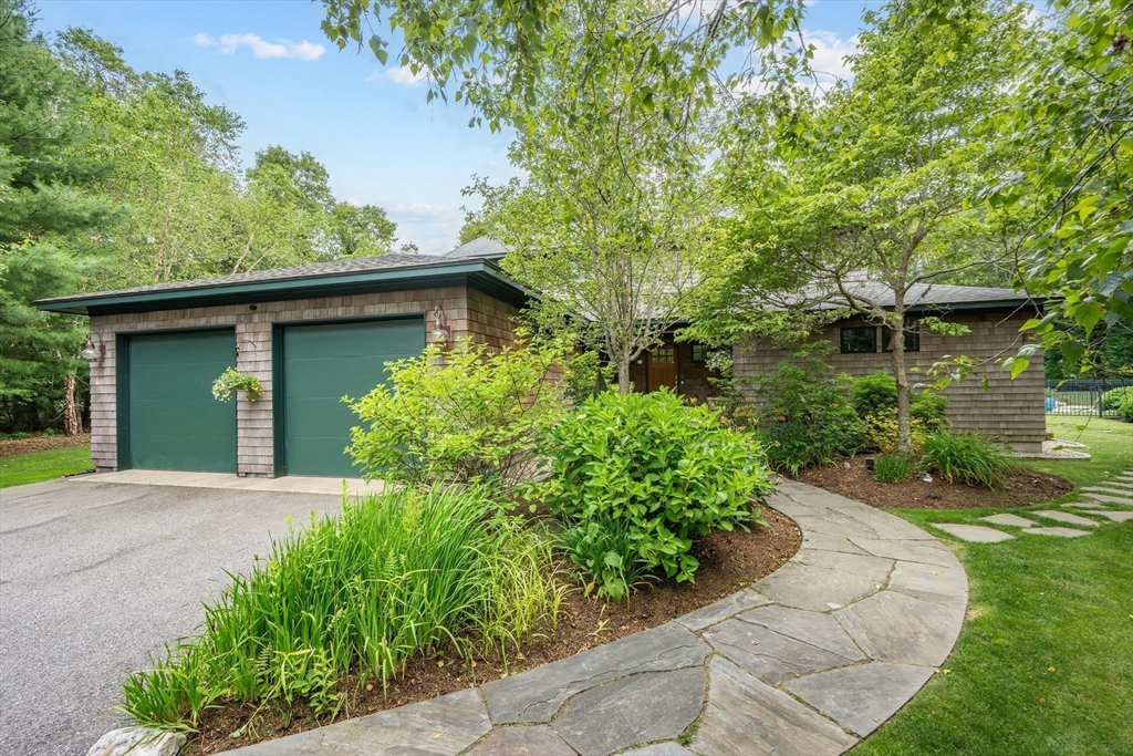 9 Tawny Ave