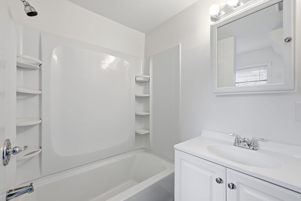 5 Noble Ave, Westfield, MA Photo #11