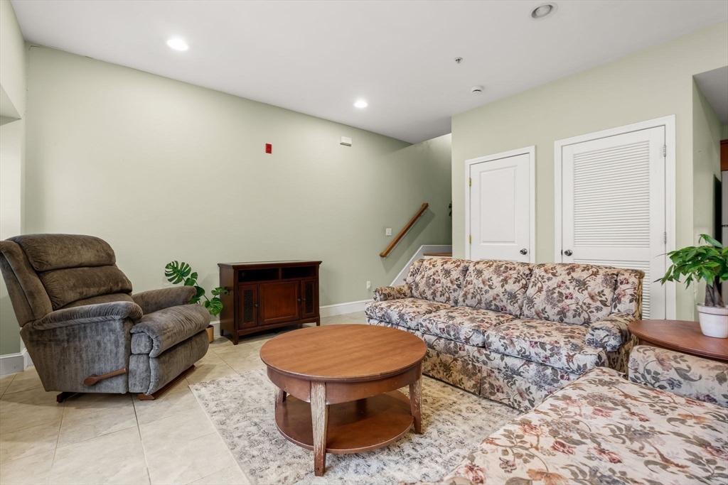 910 Saratoga Street 5