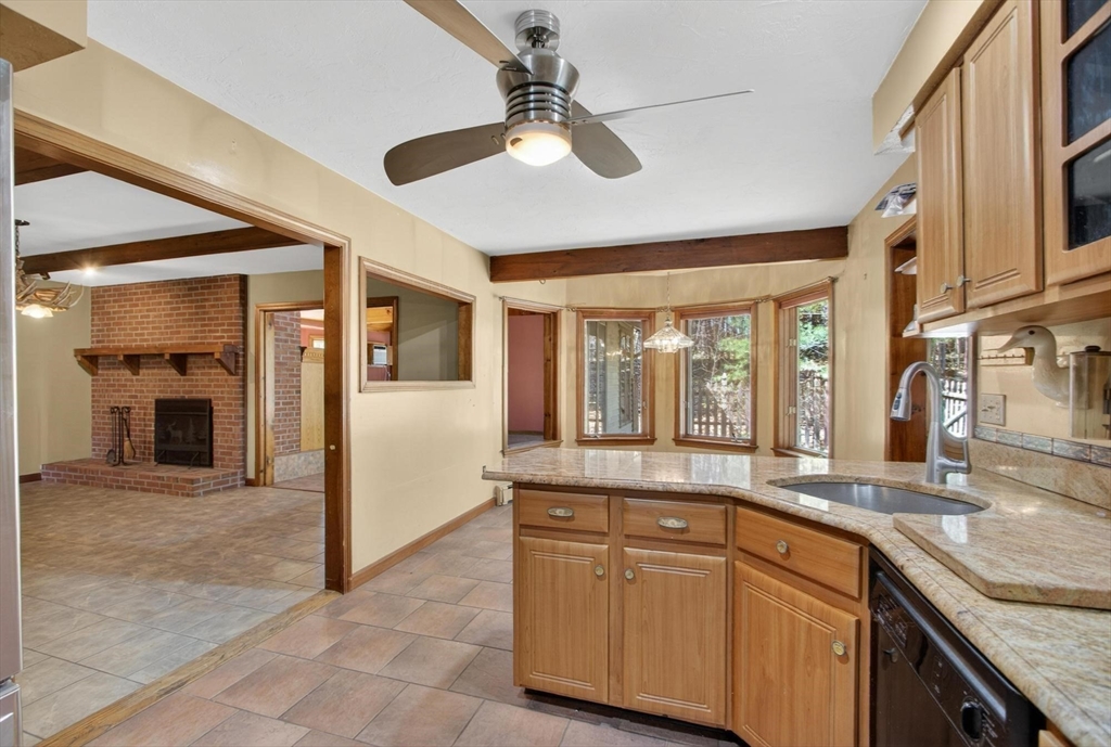 18 Laurel Ln