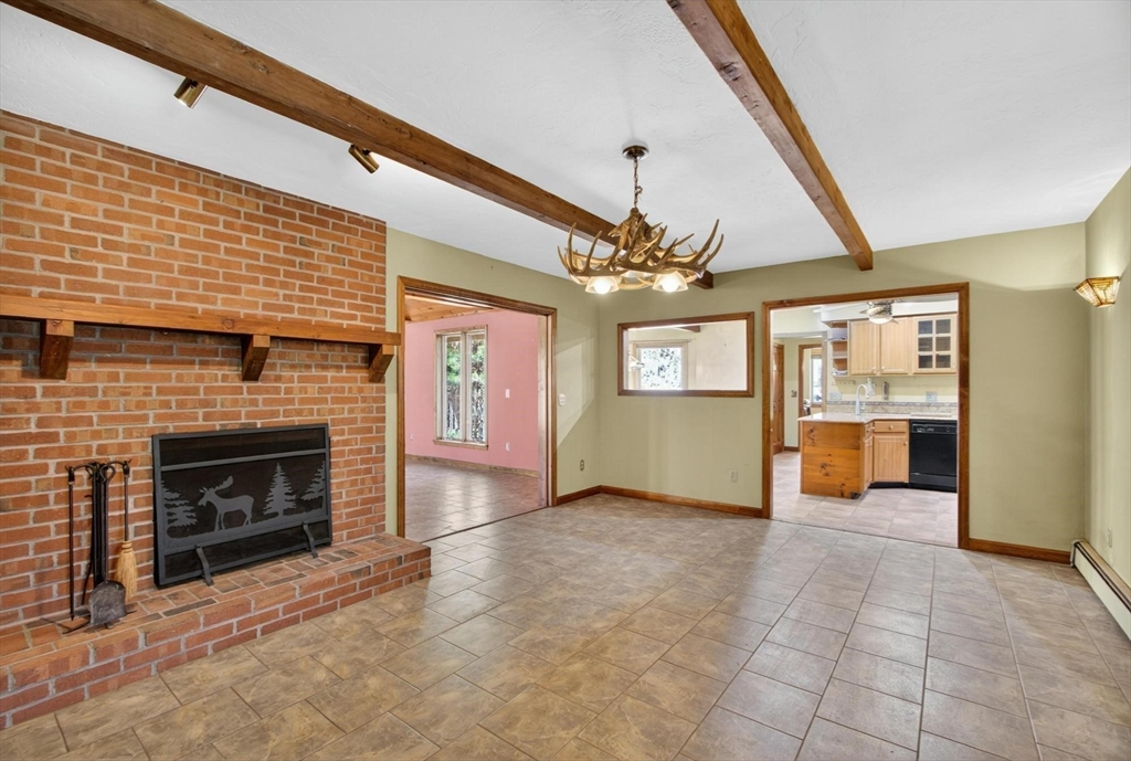 18 Laurel Ln
