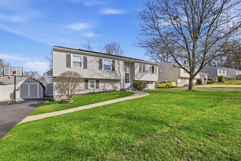 28 Drumlin Rd Springfield MA 01108