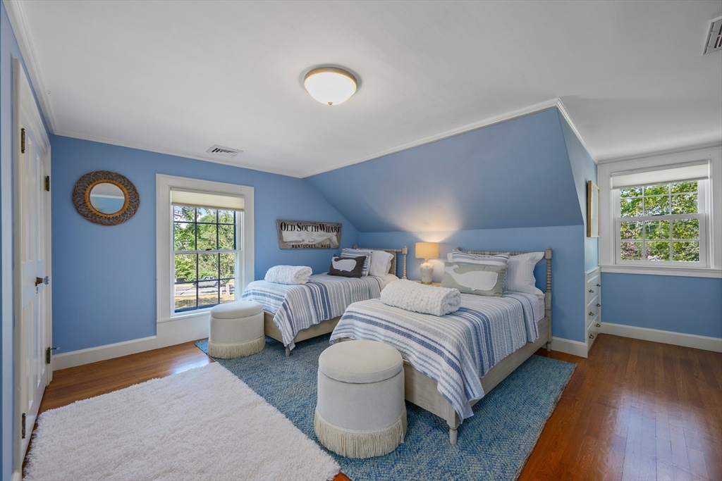 Falmouth, Massachusetts 02540, United States, 5 Bedrooms Bedrooms, ,5 BathroomsBathrooms,Residential,Active,203210