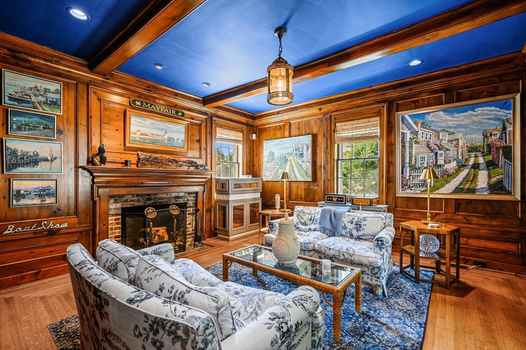 Falmouth, Massachusetts 02540, United States, 5 Bedrooms Bedrooms, ,5 BathroomsBathrooms,Residential,Active,203210