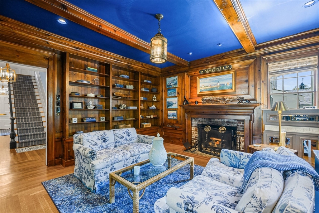 Falmouth, Massachusetts 02540, United States, 5 Bedrooms Bedrooms, ,5 BathroomsBathrooms,Residential,Active,203210