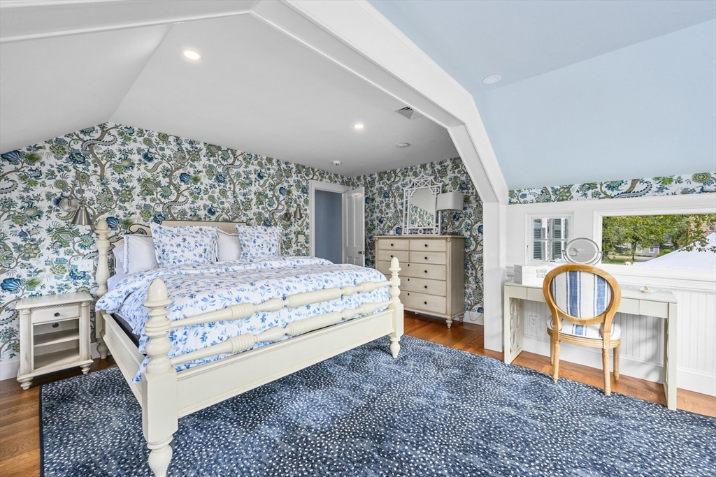 Falmouth, Massachusetts 02540, United States, 5 Bedrooms Bedrooms, ,5 BathroomsBathrooms,Residential,Active,203210