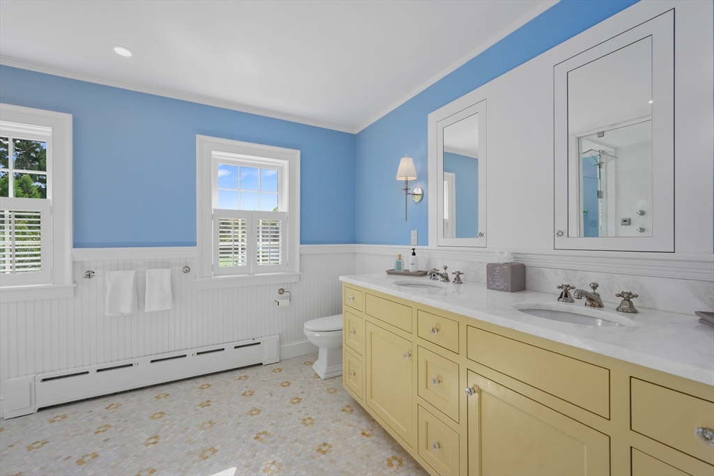 Falmouth, Massachusetts 02540, United States, 5 Bedrooms Bedrooms, ,5 BathroomsBathrooms,Residential,Active,203210