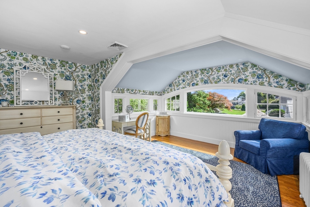 Falmouth, Massachusetts 02540, United States, 5 Bedrooms Bedrooms, ,5 BathroomsBathrooms,Residential,Active,203210