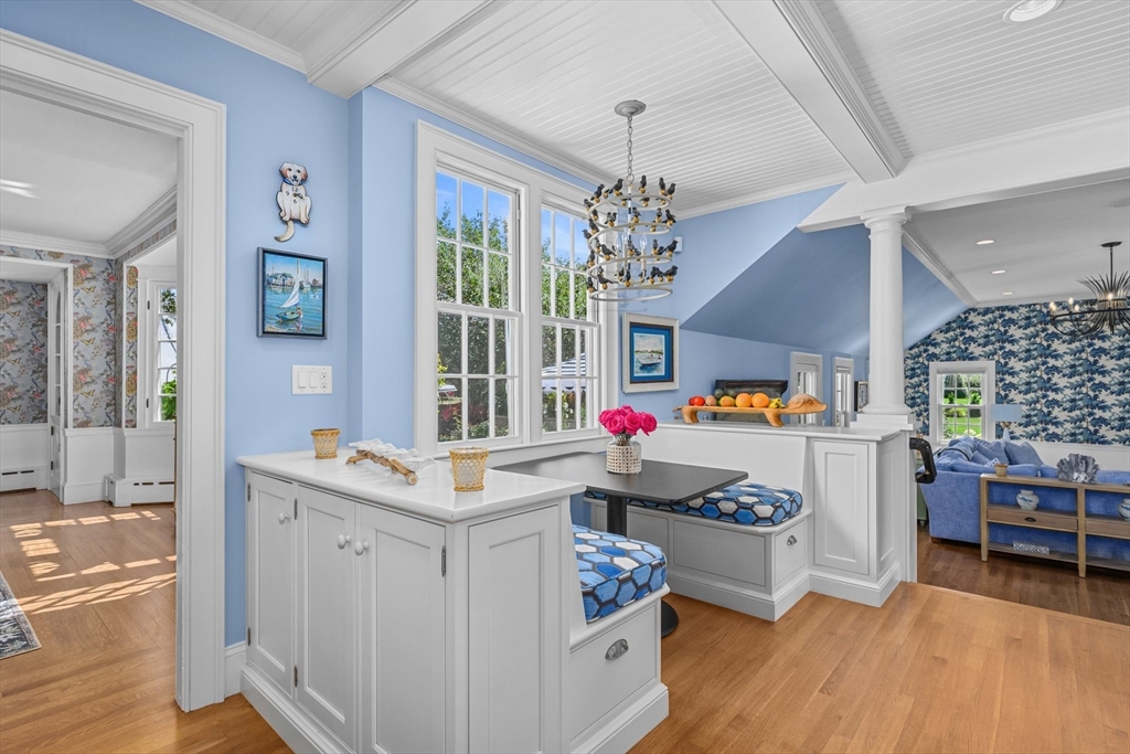 Falmouth, Massachusetts 02540, United States, 5 Bedrooms Bedrooms, ,5 BathroomsBathrooms,Residential,Active,203210