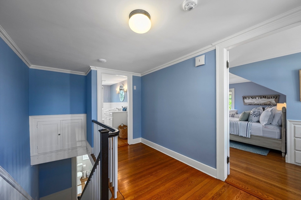 Falmouth, Massachusetts 02540, United States, 5 Bedrooms Bedrooms, ,5 BathroomsBathrooms,Residential,Active,203210