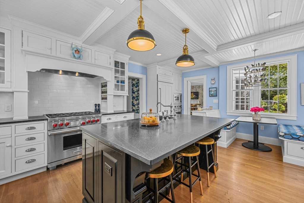 Falmouth, Massachusetts 02540, United States, 5 Bedrooms Bedrooms, ,5 BathroomsBathrooms,Residential,Active,203210