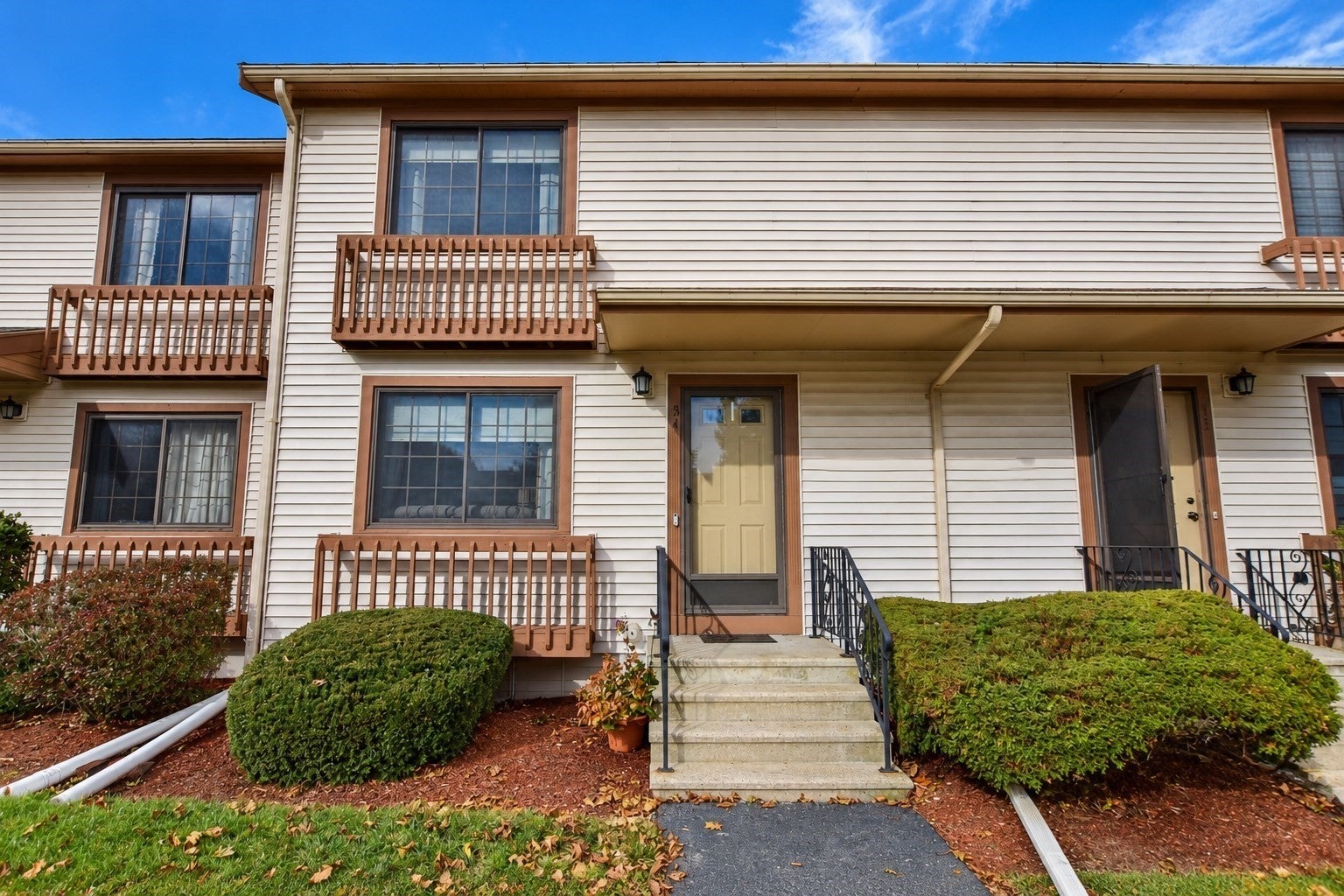 489 Turnpike St. 3-4