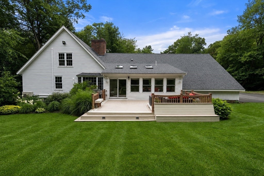17 Noon Hill Avenue