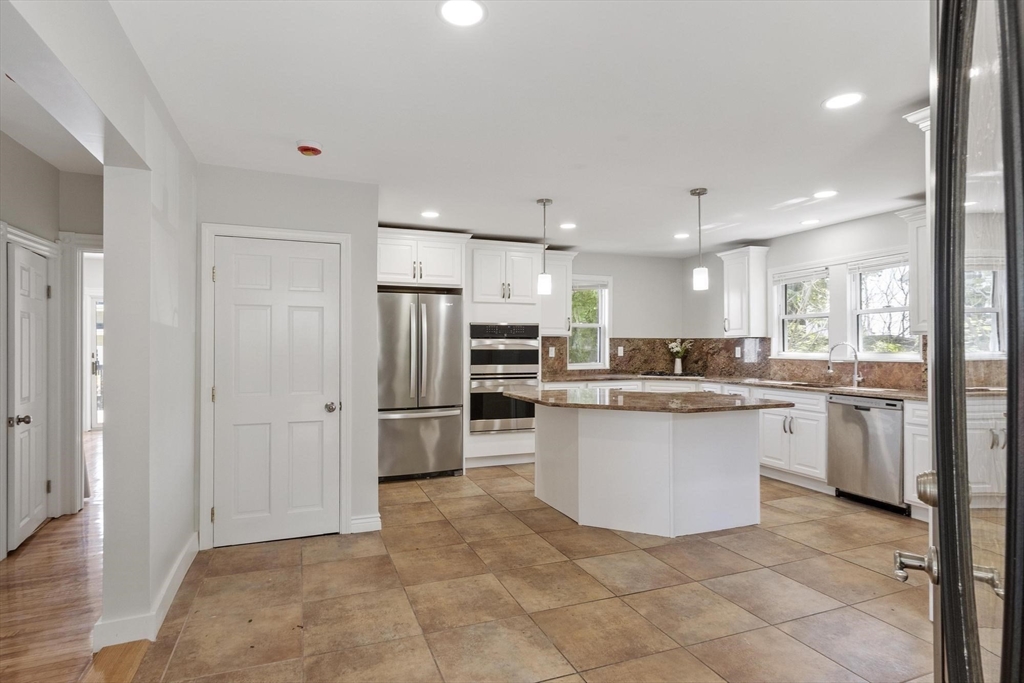 36 Chestnut St, Marlborough, MA Photo #8