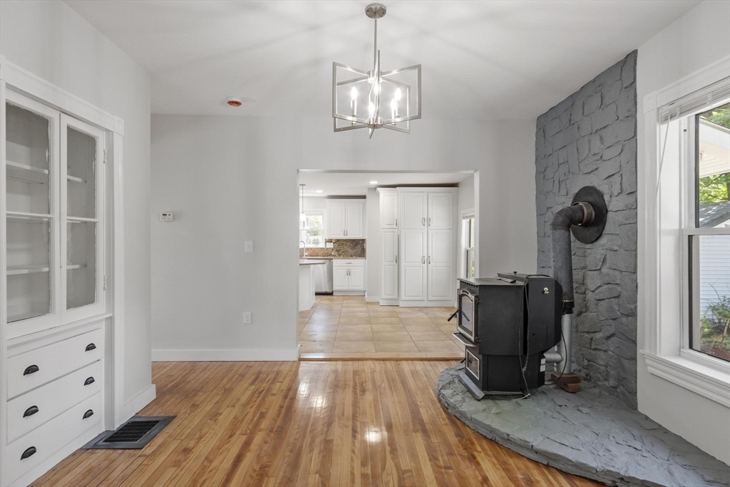 36 Chestnut St, Marlborough, MA Photo #3