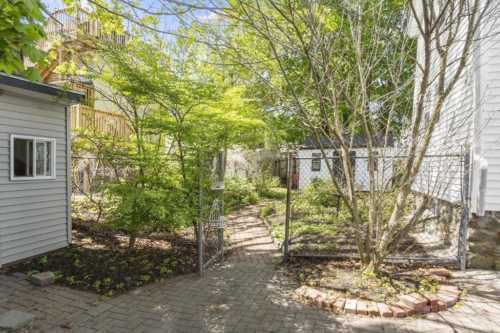 36 Chestnut St, Marlborough, MA Photo #18