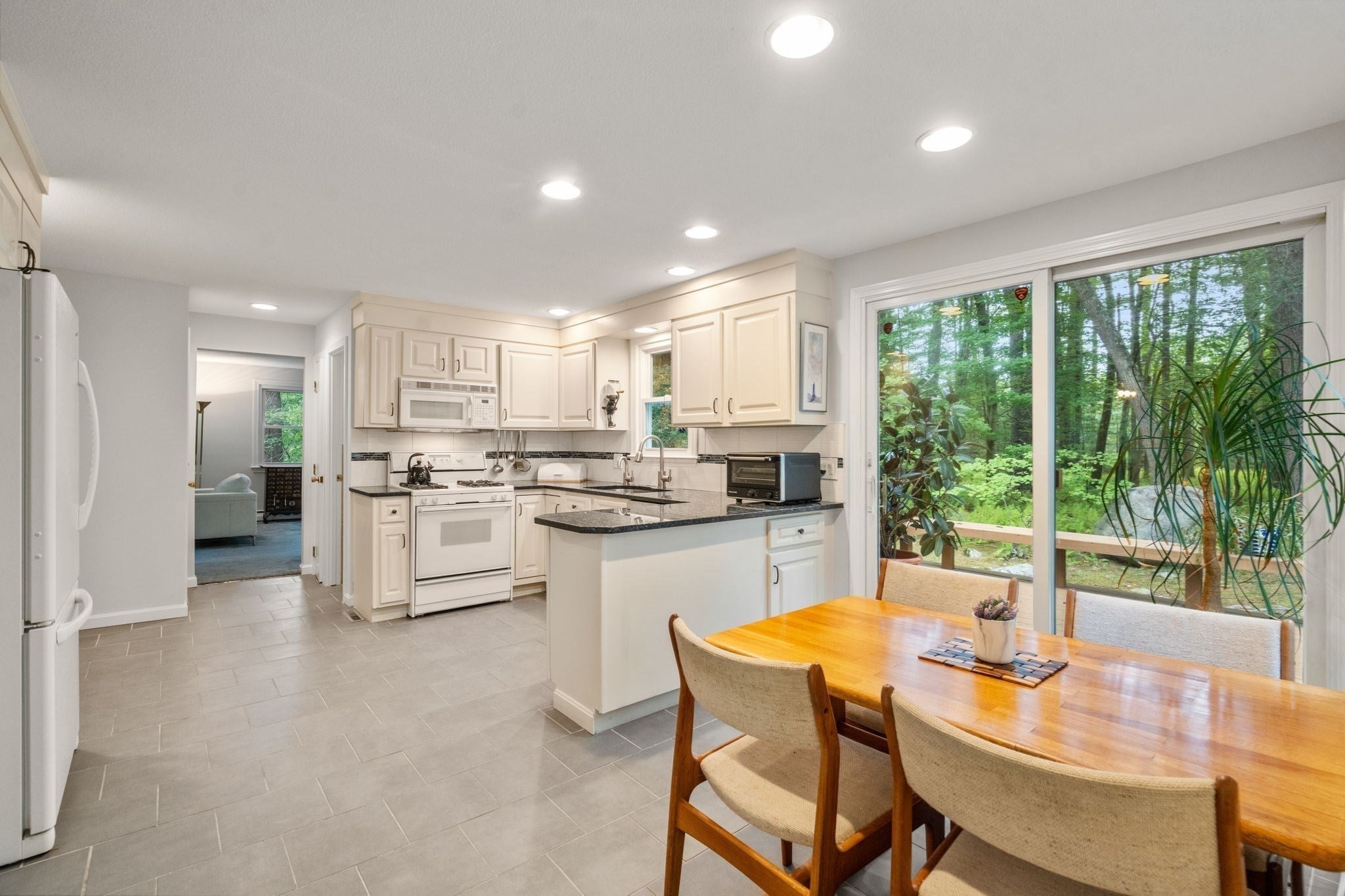 41 Old Stagecoach Rd, Bedford, MA, 41 Old Stagecoach Rd, Bedford, MA Photo #3