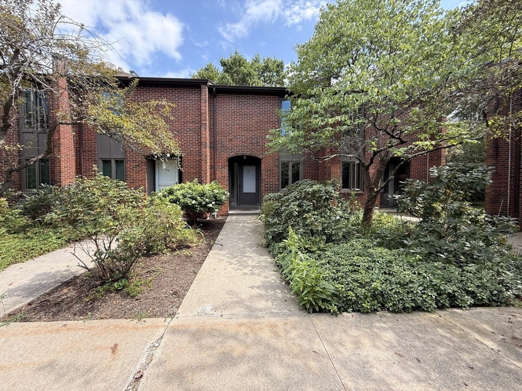 Photo of 35 Webster Ct, Amherst, MA