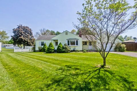Photo of 19 Somerset St, East Longmeadow, MA 01108 (MLS # 73522573)