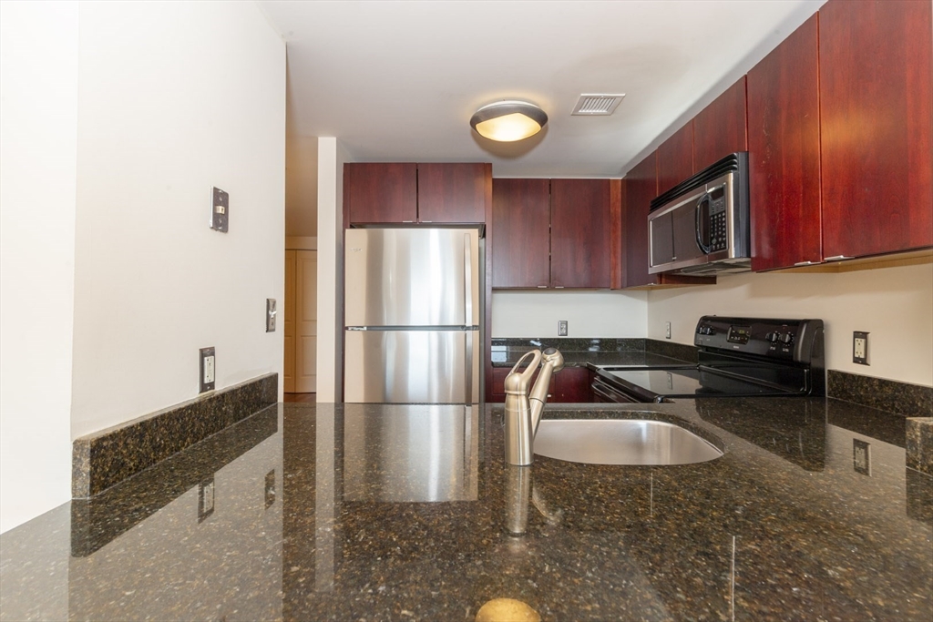 8-12 Museum Way 1022