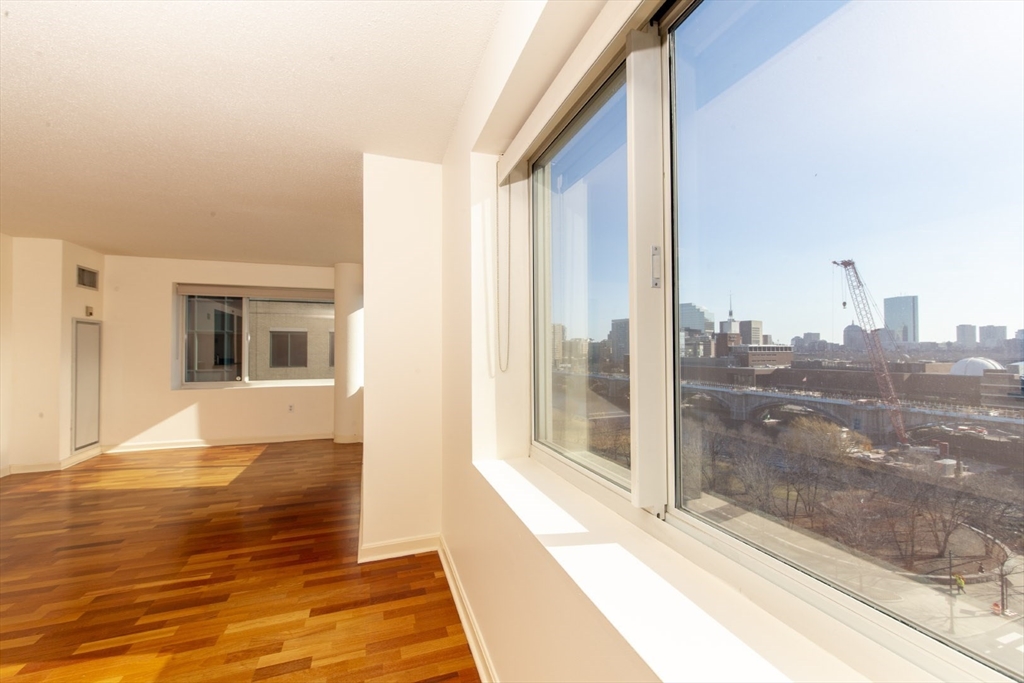 8-12 Museum Way 1022