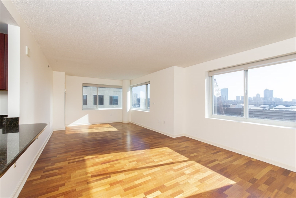 8-12 Museum Way 1022