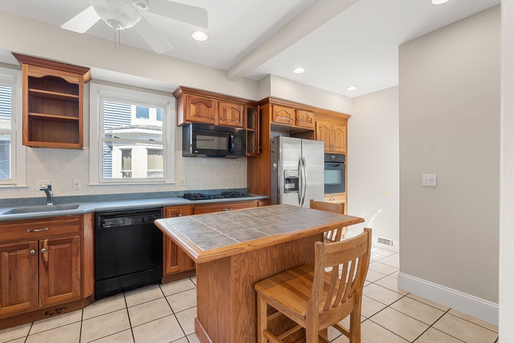 30 Tapley St