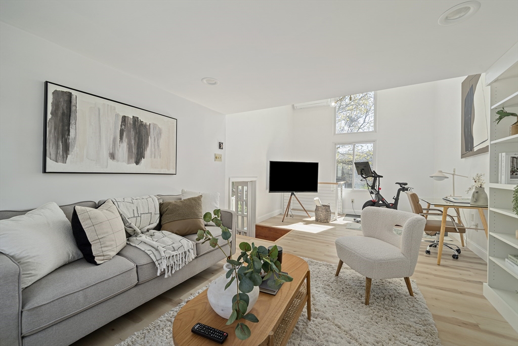 206 Lagrange Street 206