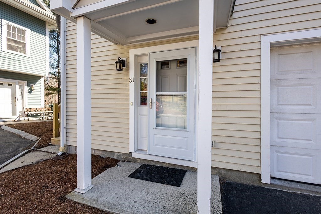 81 Beecher Pl 81