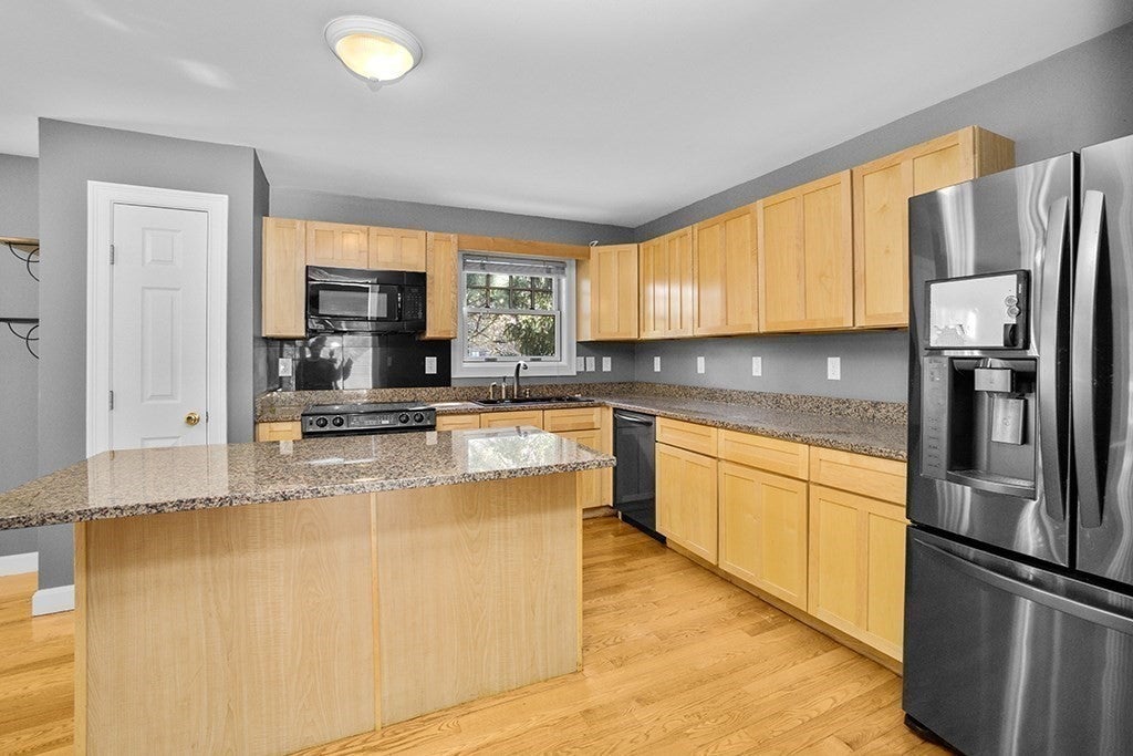 81 Beecher Pl 81