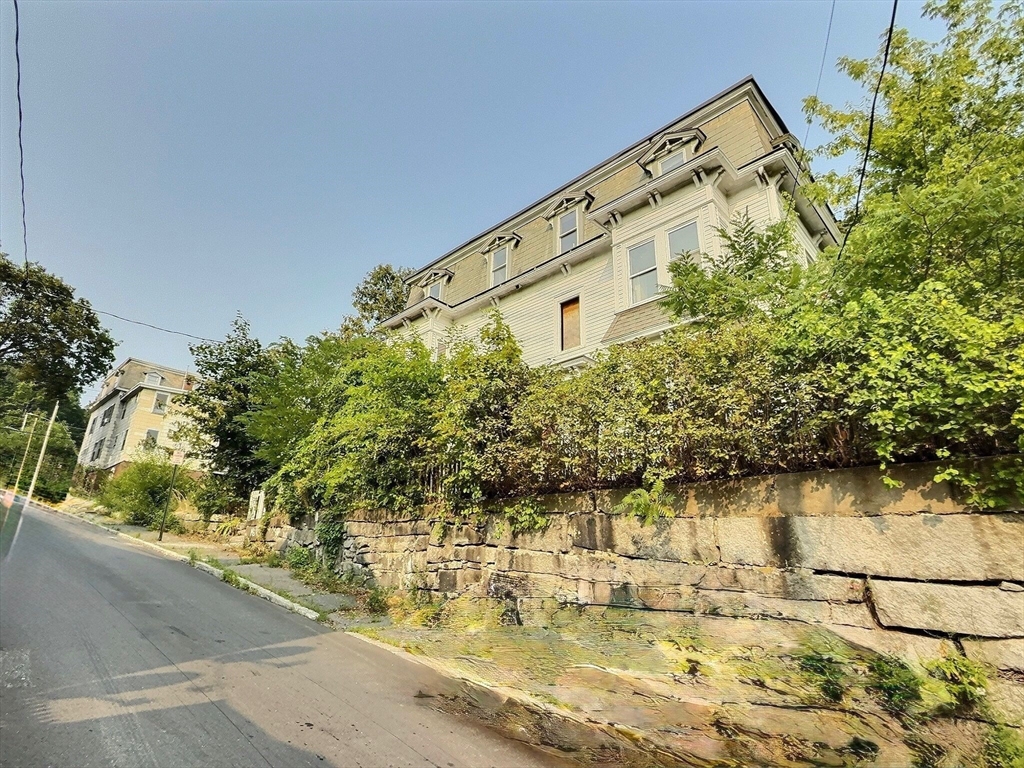 13-15 Chestnut St
