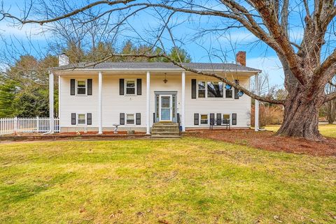 4 Carby Drive Mendon MA 01756