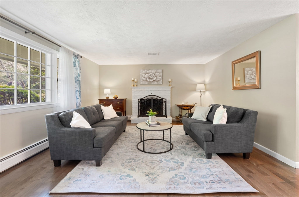 3 Hickory Ln
