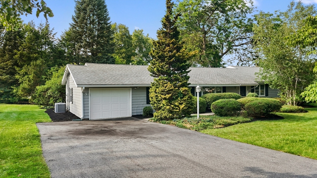 3 Hickory Ln
