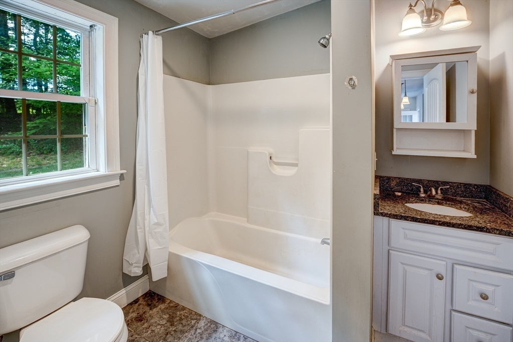 18 Woodland Dr, Lunenburg, MA, 18 Woodland Dr, Lunenburg, MA Photo #15