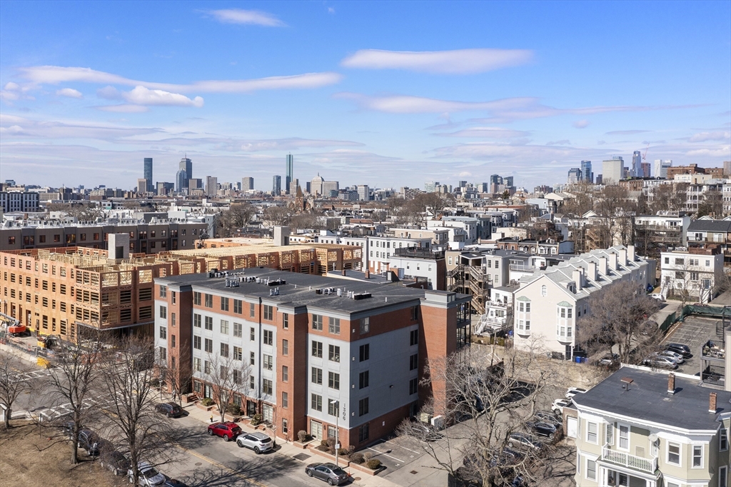 Boston, Massachusetts 02127, United States, 2 Bedrooms Bedrooms, ,2 BathroomsBathrooms,Residential,Pending,86568