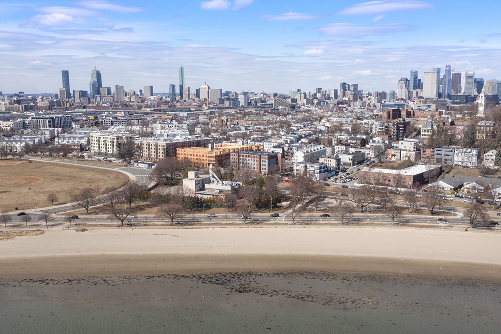 Boston, Massachusetts 02127, United States, 2 Bedrooms Bedrooms, ,2 BathroomsBathrooms,Residential,Pending,86568