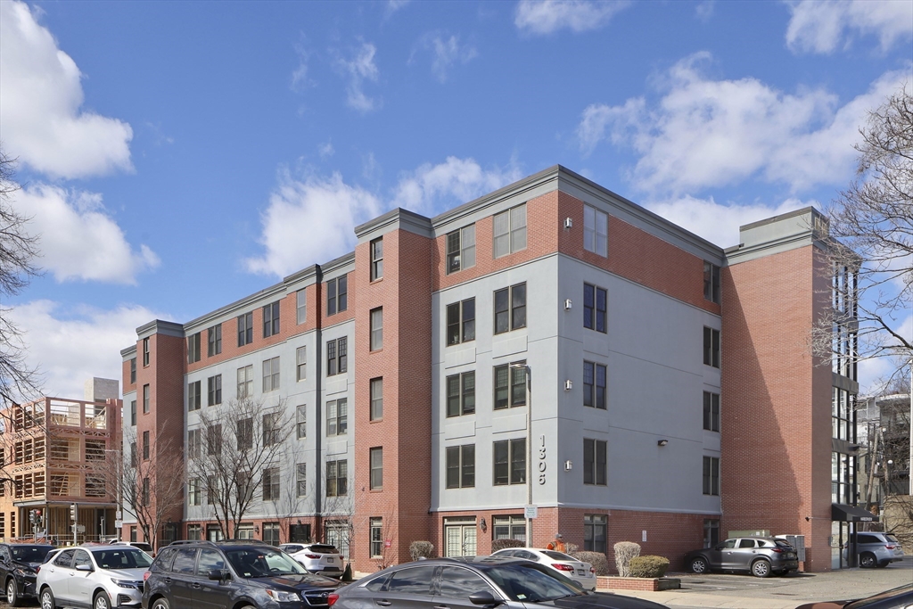 Boston, Massachusetts 02127, United States, 2 Bedrooms Bedrooms, ,2 BathroomsBathrooms,Residential,Pending,86568