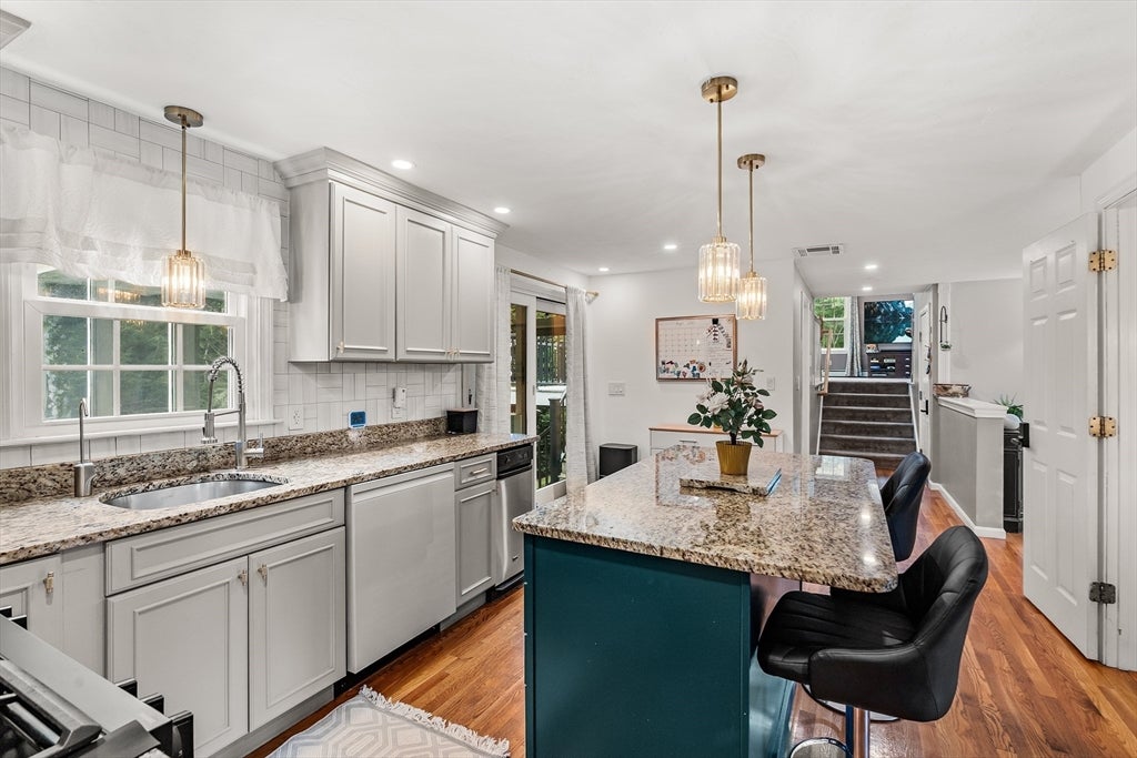16 Jasmine Rd, Medway, MA Photo #5