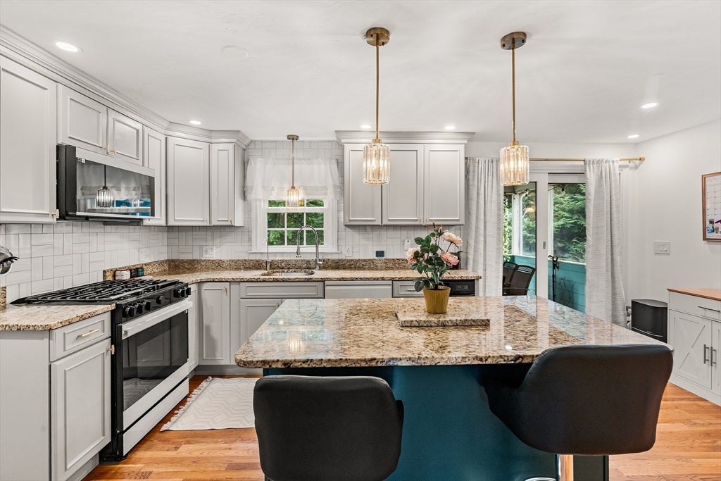 16 Jasmine Rd, Medway, MA Photo #6