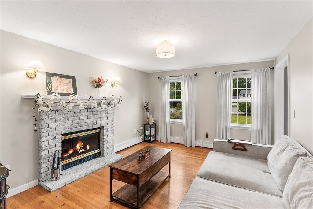 16 Jasmine Rd, Medway, MA Photo #4
