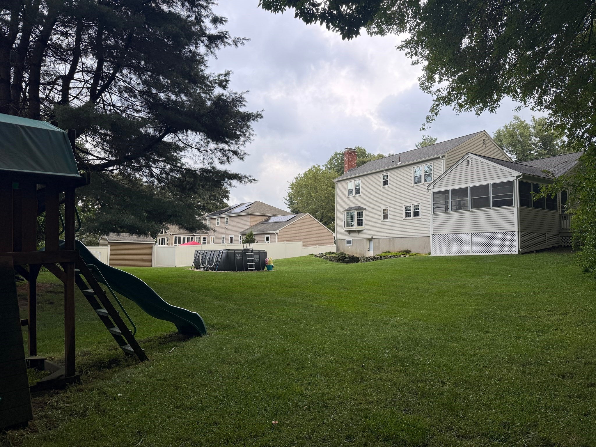 4 Robertson Rd