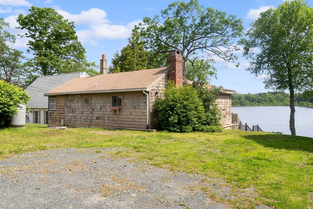 52 Lakeshore Dr