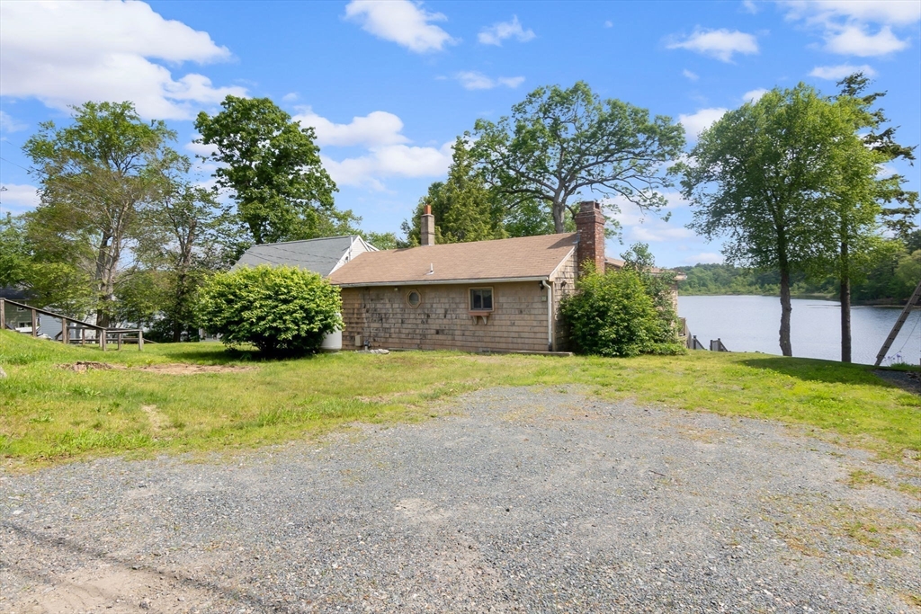 52 Lakeshore Dr