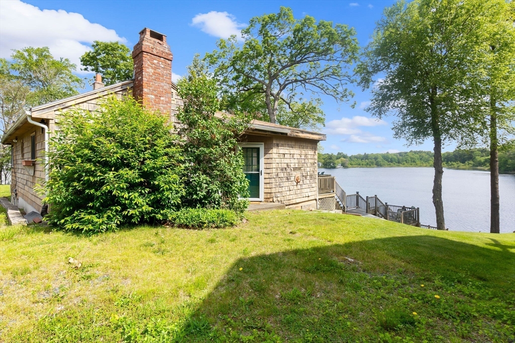 52 Lakeshore Dr