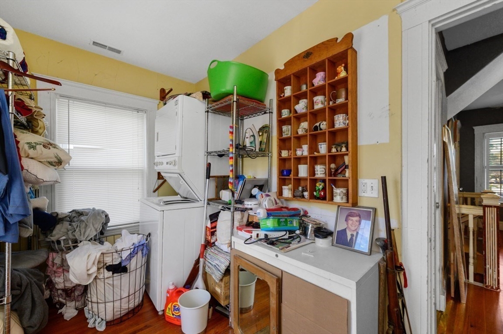 Belmont, Massachusetts 02478, United States, 2 Bedrooms Bedrooms, ,2 BathroomsBathrooms,Residential,Contingent,203589