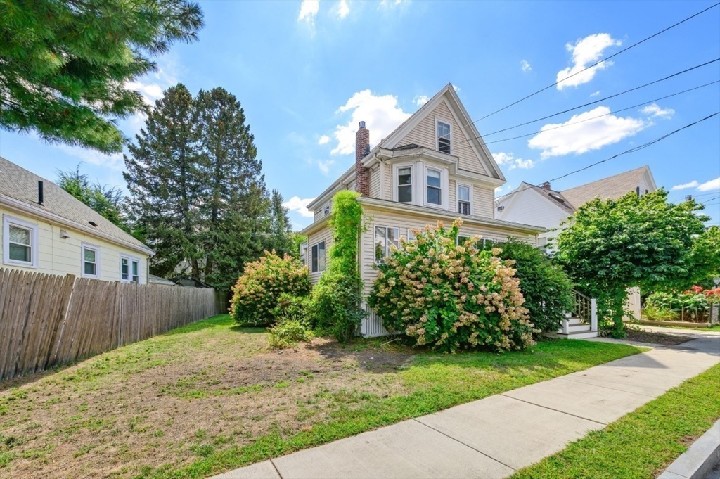 Belmont, Massachusetts 02478, United States, 2 Bedrooms Bedrooms, ,2 BathroomsBathrooms,Residential,Contingent,203589