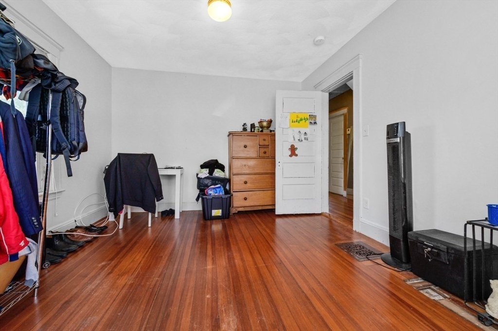 Belmont, Massachusetts 02478, United States, 2 Bedrooms Bedrooms, ,2 BathroomsBathrooms,Residential,Contingent,203589