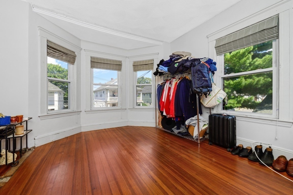 Belmont, Massachusetts 02478, United States, 2 Bedrooms Bedrooms, ,2 BathroomsBathrooms,Residential,Contingent,203589